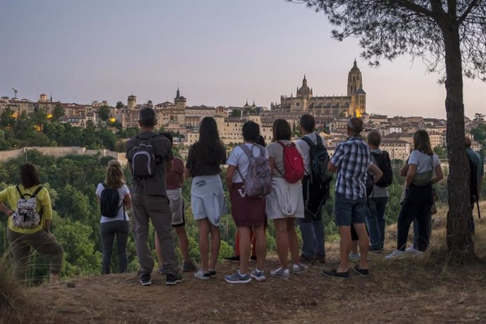 El turismo en Segovia aumenta este verano y recibe a un turista que viaja para "quedarse a disfrutar y conocer"