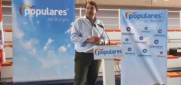 El presidente del PP de Castilla y León, Alfonso Fernández Mañueco, en Ibeas de Juarros (Burgos) en el acto de apertura de curso del PP burgalés.