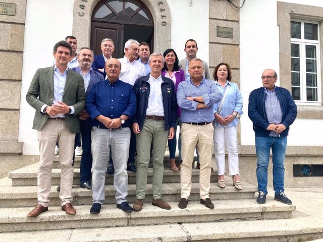 El presidente del PPdeG, Alfonso Rueda, se reúne en Palas de Rei con varios representantes institucionales de la provincia de Lugo.