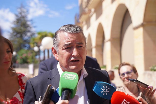 El consejero de la Presidencia, Interior, Diálogo Social y Simplificación Administrativa, Antonio Sanz