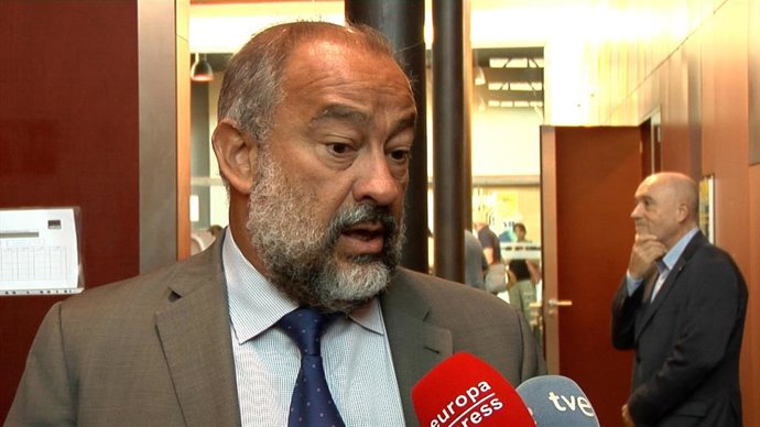 El rector de la UCLM en la inauguración de un congreso en el campus de la Fábrica de Armas de Toledo.