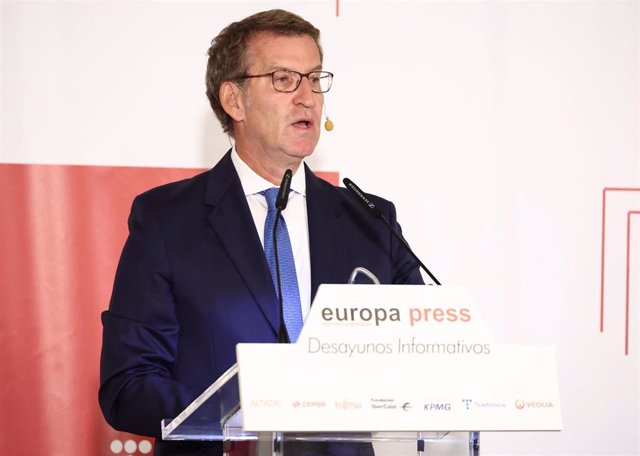 El presidente del Partido Popular, Alberto Núñez Feijóo, interviene en un desayuno informativo de Europa Press, en el hotel Villa Magna, a 5 de septiembre de 2022, en Madrid (España).