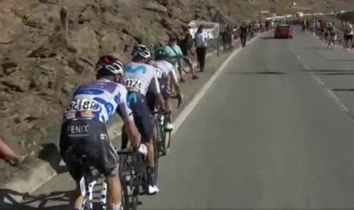 La Vuelta Ciclista a España, a su paso por Granada, ha contado con un final a 2.512 metros de altitud en Sierra Nevada.