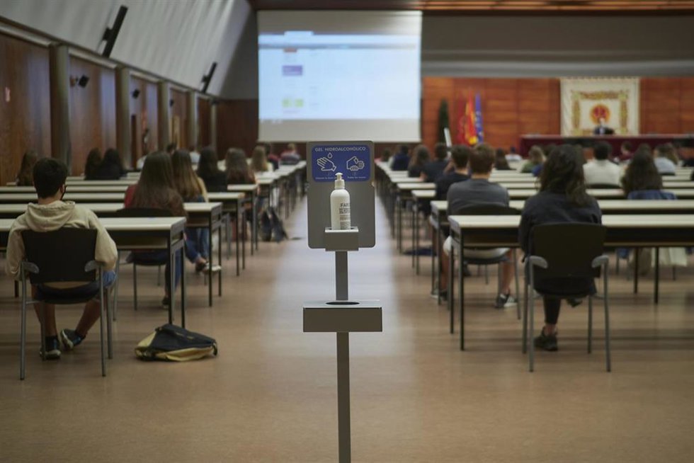 Archivo - Un aula con alumnos.