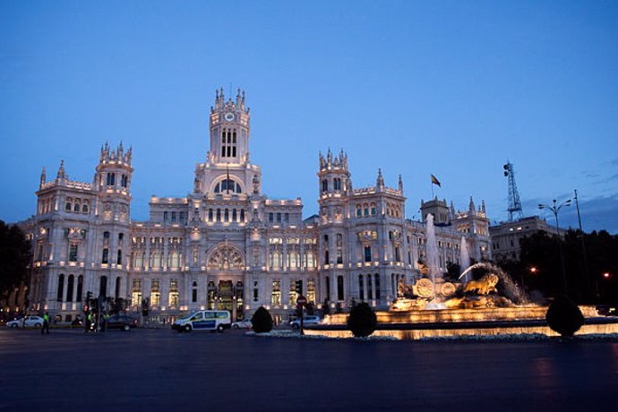 Plaza de Cibeles de Madrid iluminada