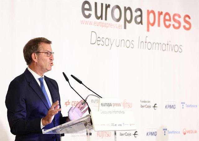 El presidente del Partido Popular, Alberto Núñez Feijóo, interviene en un desayuno informativo de Europa Press, en el hotel Villa Magna, a 5 de septiembre de 2022, en Madrid (España).