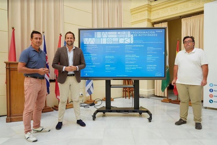 El concejal de Educación, Juventud y Fomento del Empleo, Luis Verde, informa de la programación de las Muestras Culturales MálagaCrea