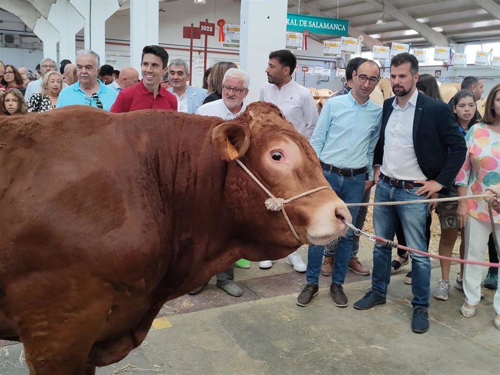 El secretario general del PSCyL, Luis Tudanca, en su visita a 'Salamaq 2022'