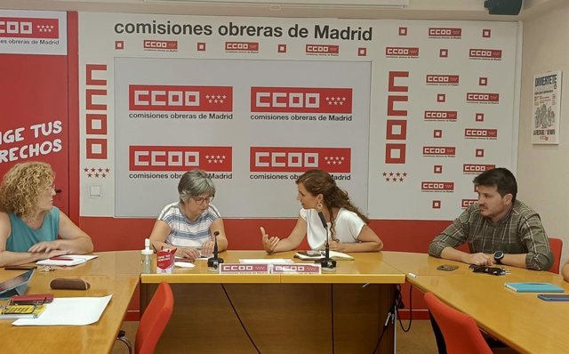 La líder de Más Madrid, Mónica García, y la secretaria general de CC.OO. Madrid, Paloma López