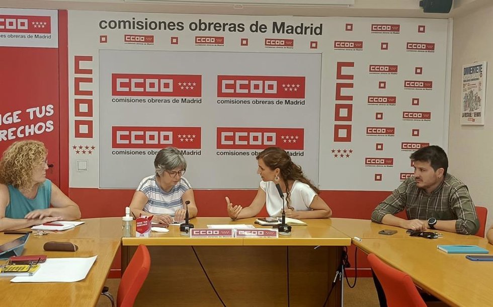 La líder de Más Madrid, Mónica García, y la secretaria general de CC.OO. Madrid, Paloma López