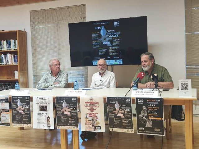 De izda a dcha, Juan Nuche, Miguel Tugores y Miguel Sacristán presentan la tercera edición del Festival de Jazz de Medinaceli .
