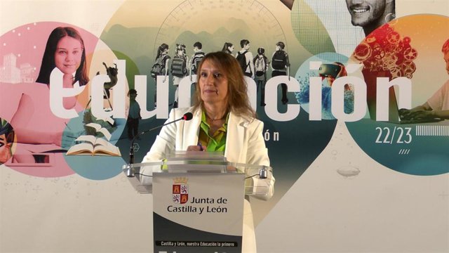 Rocío Lucas en un momento de la presentación de los datos del curso escolar 2022-2023