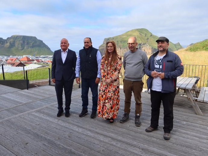 Trujillo, Valbuena e Izquierdo en un momento de la visita a Islandia para analizar su proceso de reconstrucción en la isla de Heimaey y tomar ideas para La Palma