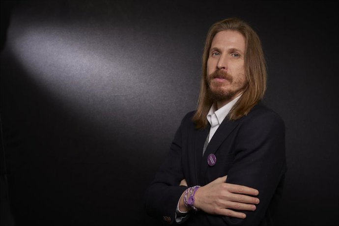 Archivo - El coportavoz estatal de Podemos y  secretario general de Podemos en Castilla y León y Pablo Fernández, posa durante una entrevista para Europa Press en la sede de Podemos a 27 de enero de 2022, en Madrid (España). 