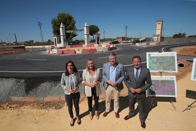 Nueva glorieta en la entrada de Mairena del Alcor, en Sevilla.