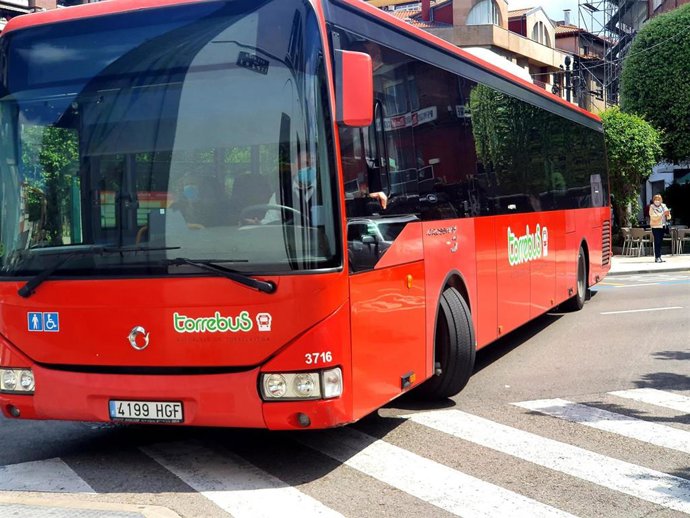 Archivo - Torrelavega abre el 6 de junio el plazo de solicitud para el transporte escolar del próximo curso 