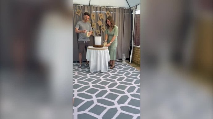 Una pareja revela si su bebé será niño o niña... En una fiesta con temática de Harry Potter