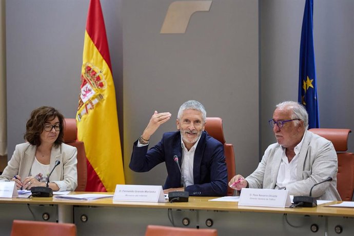 El ministro del Interior, Fernando Grande-Marlaska, presentan el balance de siniestralidad vial de este verano en la sede de la DGT 