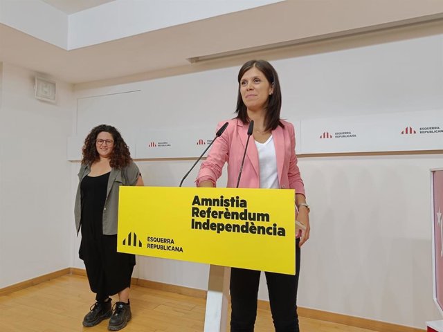 La secretària general adjunta i portaveu d'ERC, Marta Vilalta, al costat de la portaveu de Jovent Republicà, Kènia Domènech