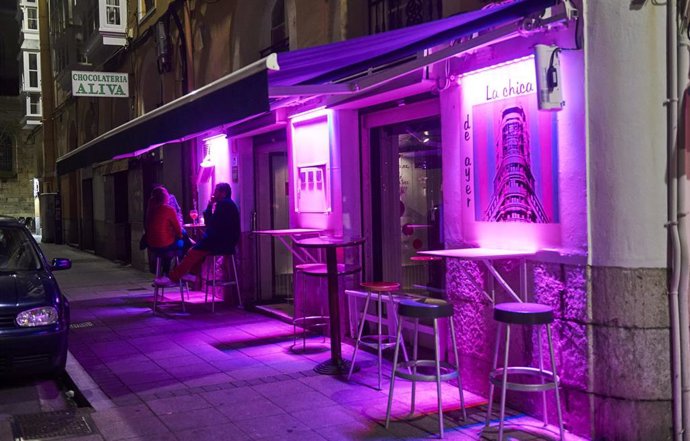 Archivo - Terraza en Santander