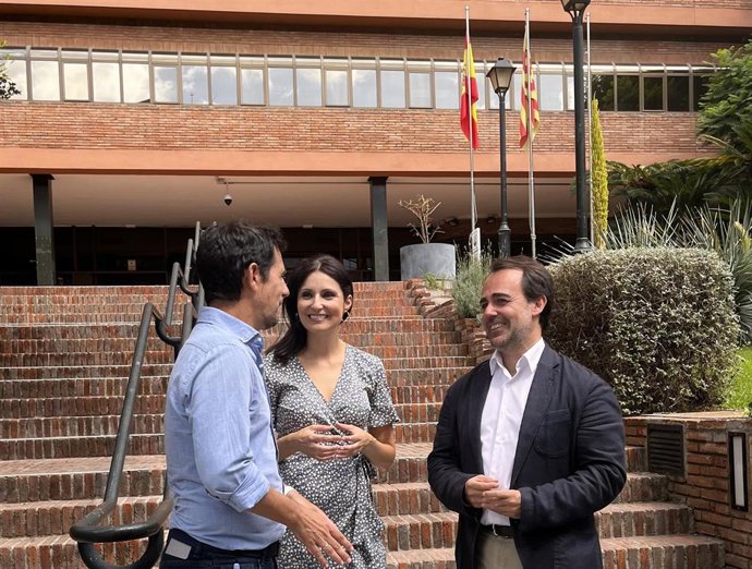 Comparecencia de Lorena Roldán, Manu Reyes y Óscar Ramírez (PP) por el inicio del curso escolar.