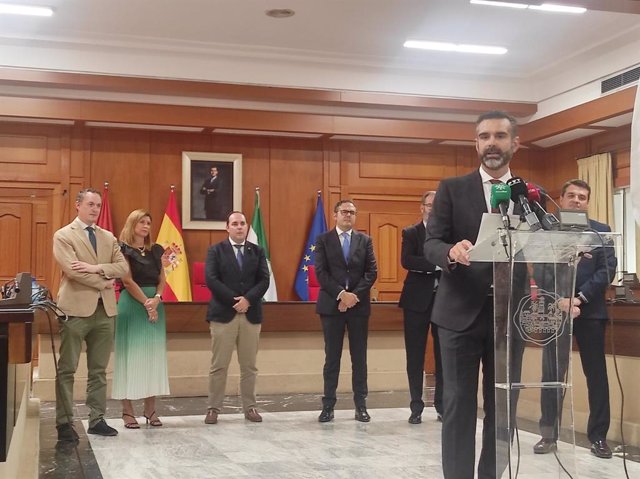 El consejero intervine durante la rueda de prensa en el Ayuntamiento de Córdoba.