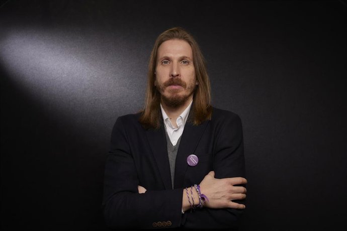 Archivo - El coportavoz estatal de Podemos y candidato de Unidas Podemos en Castilla y León, Pablo Fernández, posa durante una entrevista para Europa Press en la sede de Podemos a 27 de enero de 2022, en Madrid (España).