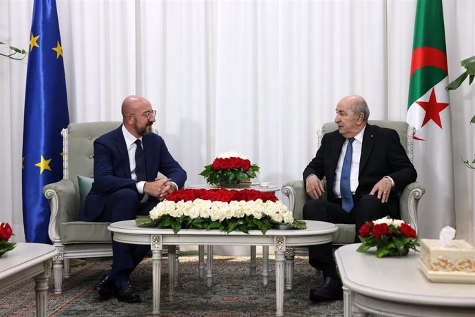 El presidente del Consejo Europeo, Charles Michel, y el presidente argelino, Abdelmajib Tebune