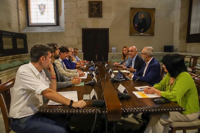 [Sevilla] Nota De Prensa. Acuerdo Con Agentes Económicos Y Sociales