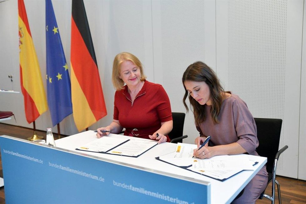 Irene Montero y Lisa Paus firman un memorando de colaboración