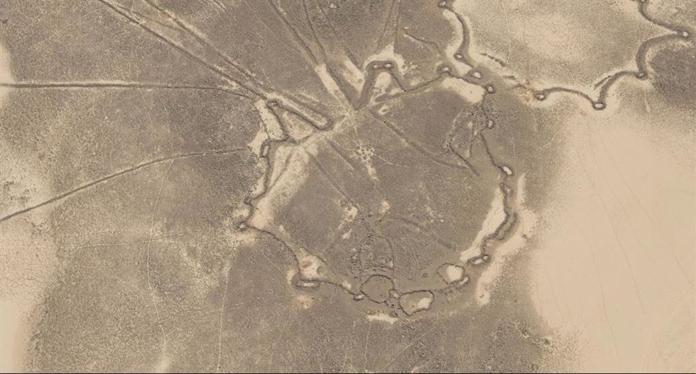Imagen de satélite que revela una de las estructuras para la captura de animales en el desierto arabigo