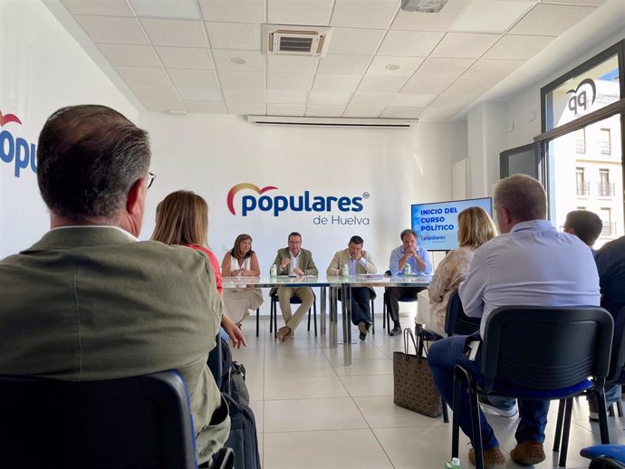 Reunión de la ejcutiva del PP de Huelva  con los diputados y parlamentarios onubenses.