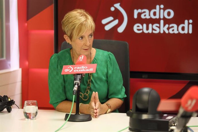 La consejera vasca Arantxa Tapia en una entrevista en Radio Euskadi.