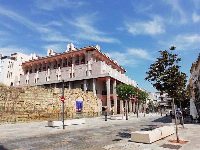 Archivo - La sede del Ayuntamiento de Córdoba, en la calle Capitulares, contará con un bucle magnético para la atención al público con problemas de audición.