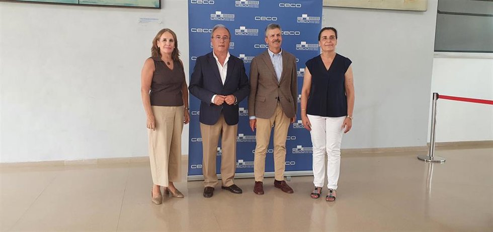 Responsables de CECO y de Enresa durante su encuentro.