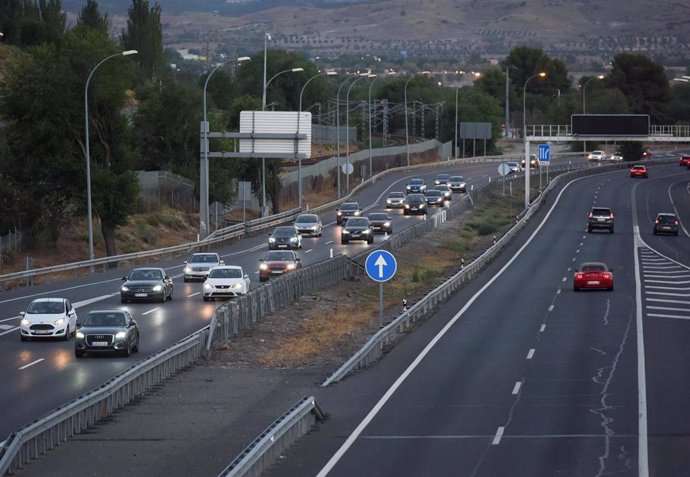 Una fila de vehículos en la carretera A3 desde el kilómetro 19, el último día de la Operación Retorno del verano, a 28 de agosto de 2022, en Madrid (España). 