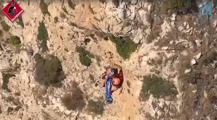 Rescatada una senderista tras resultar herida casi en la cumbre del Peñón de Ifach en Calpe