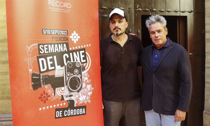 El productor Manuel Cristóbal (dcha.) en la Semana del Cine de Córdoba