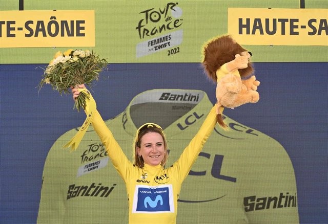 Archivo - Annemiek van Vleuten celebrando su victoria final en el Tour de Francia 2022