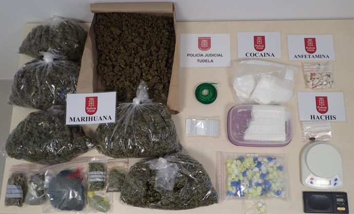 Material intervenido a un detenido en Cintruénigo por tráfico de sustancias estupefacientes.