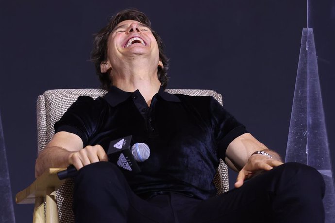 Archivo - 20 June 2022, South Korea, Seoul: American actor Tom Cruise bursts into laughter during a press conference to promote his latest movie, "Top Gun: Maverick". The movie hits theaters in Korea on 22 June 2022. Photo: -/YNA/dpa