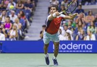 Alcaraz resiste a Cilic para meterse en cuartos del US Open