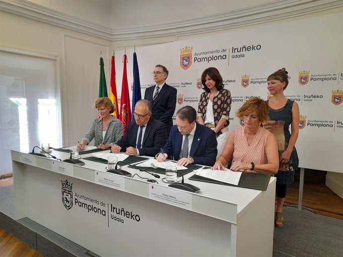 El alcalde Maya firma junto a las tres universidades el convenio para la puesta en marcha de proyectos de Aprendizaje - Servicio