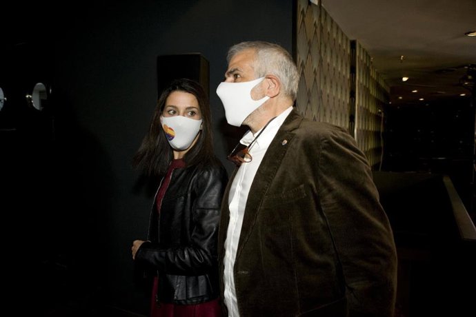 Archivo - La presidenta de Ciudadanos, Inés Arrimadas, y el candidato de Ciudadanos a la presidencia de la Generalitat, Carlos Carrizosa