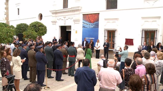 Autoridades en el acto en la Asamblea de Extremadura en homenaje a las víctimas del terrorismo