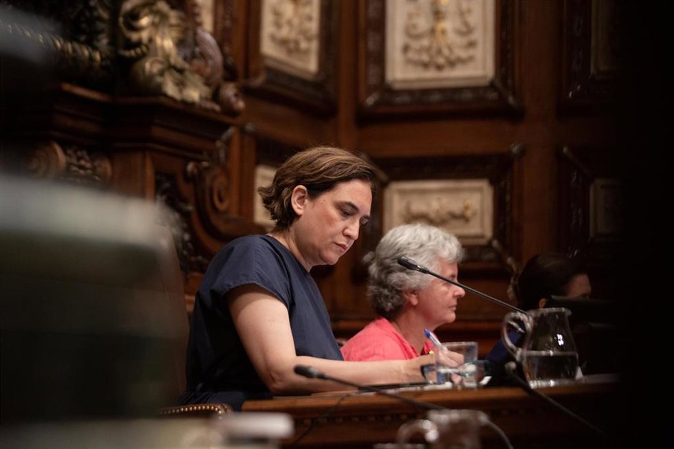 Archivo - La alcaldesa de Barcelona, Ada Colau, preside una sesión plenaria en el Ayuntamiento de Barcelona, a 22 de julio de 2022, en Barcelona, Catalunya (España).