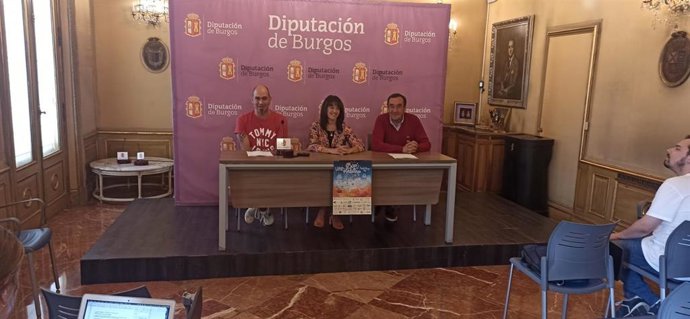 La Diputada Provincial Inmaculada Sierra Junto A Organizadores De La Programación Del Día De Arlanza.