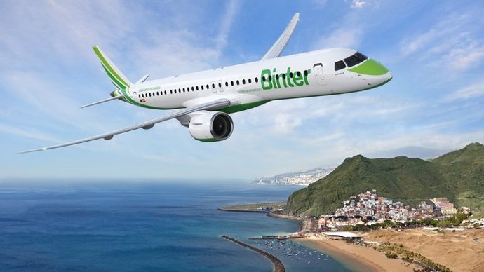 Archivo - Embraer de Binter.