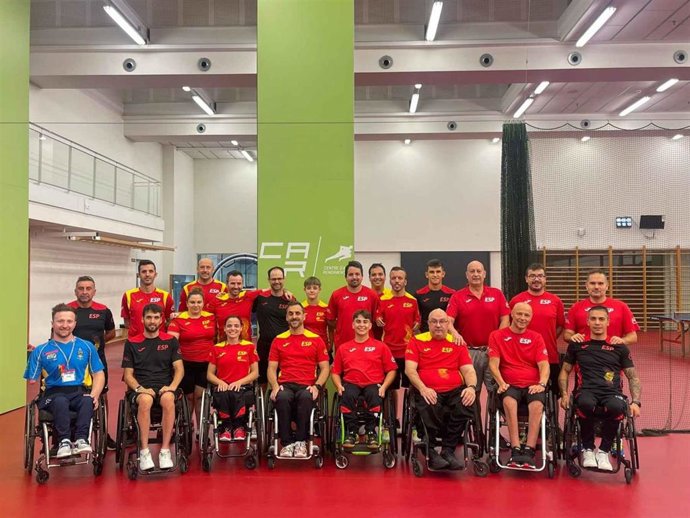 Los deportistas españoles concentrados en el CAR de Sant Cugat para el Mundial de Paratenis de Mesa de Granada
