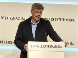 El portavoz de la Junta de Extremadura, Juan Antonio González, en la rueda de prensa tras el Consejo de Gobierno.